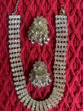 Silver Crystal Choker Necklace with Filigree Earrings - Elegant Women Jewelry